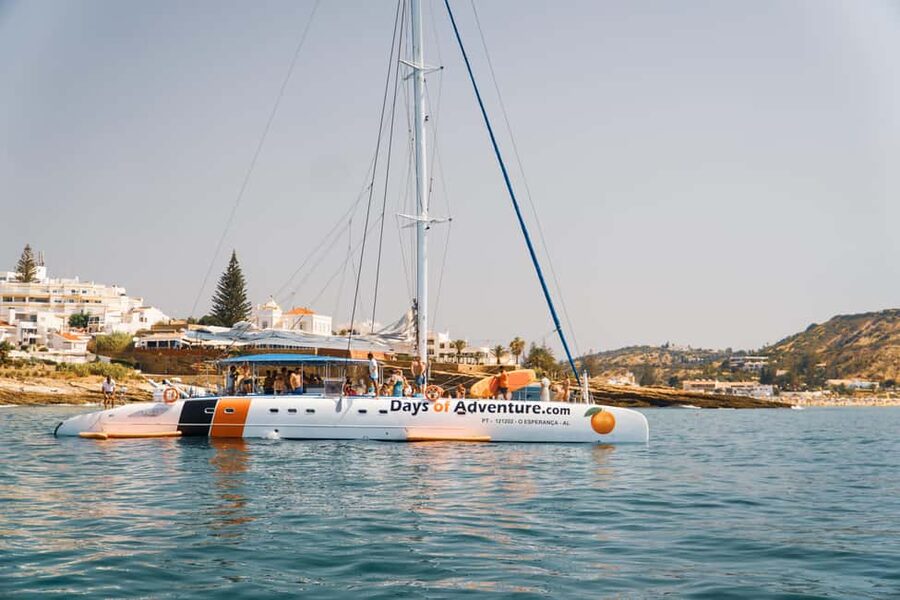 FUN & CHILL – GOLDEN COAST SAILING TOUR - Golden cliffs and Ponta da Piedade views from the water