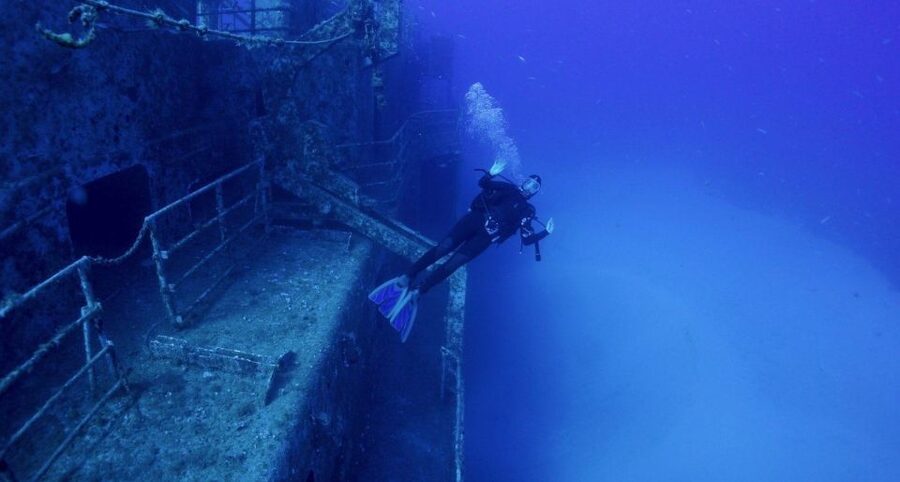 Funchal: Advanced Scuba Diving Afonso Cerqueira Wreck - Cruise out from Madeira: a short, scenic lead-in