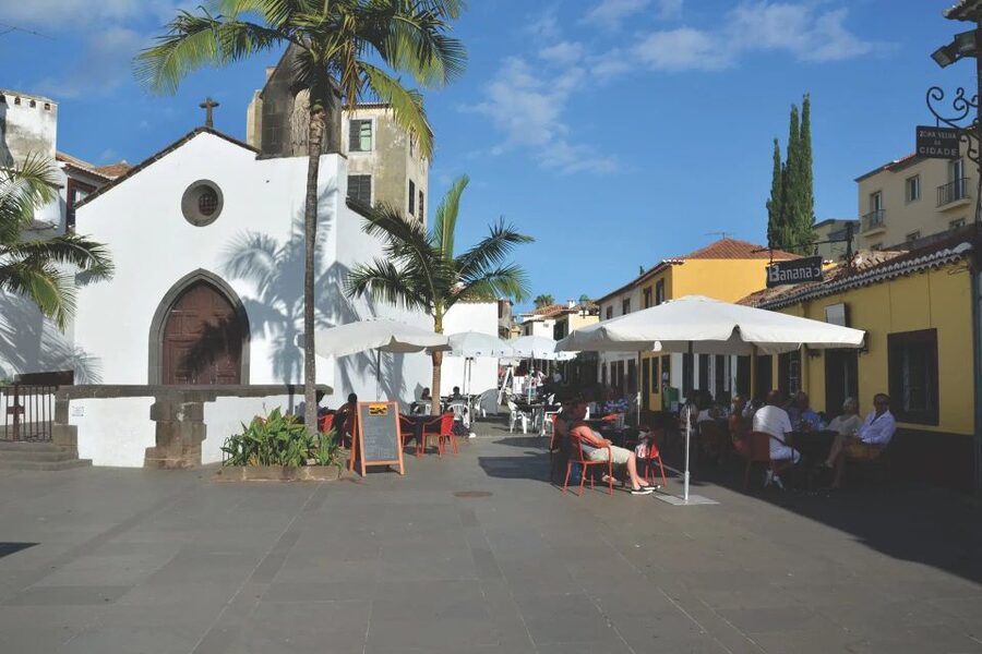 Funchal: Botanical Garden and Old Town Private Tuk-Tuk Tour - Entering Zona Velha from the street level