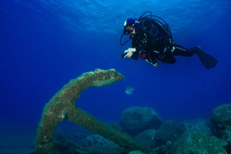 Funchal: Certified Scuba Diving, Guided Tour - Meeting at the Carlton Hotel, Then Getting Ready Without Chaos