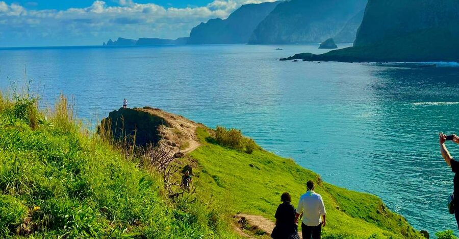 Funchal: East Madeira Island Guided Tour & Laurissilva Walk - Pico do Areeiro start: the height that sets the mood