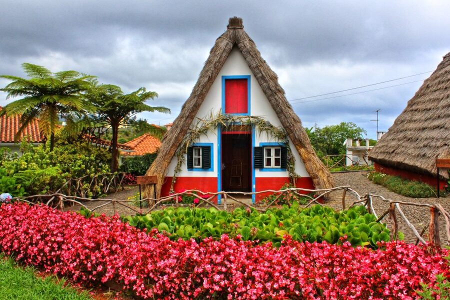 Funchal: East Madeira Island Guided Tour & Laurissilva Walk - Santana Houses stop: don’t rush the iconic thatched homes
