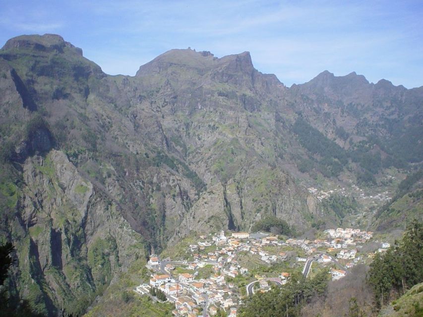 Funchal: Eira do Serrado Nun´s Valley viewpoint tuk tuk Tour - The tuk tuk ride: why it works so well in Madeira