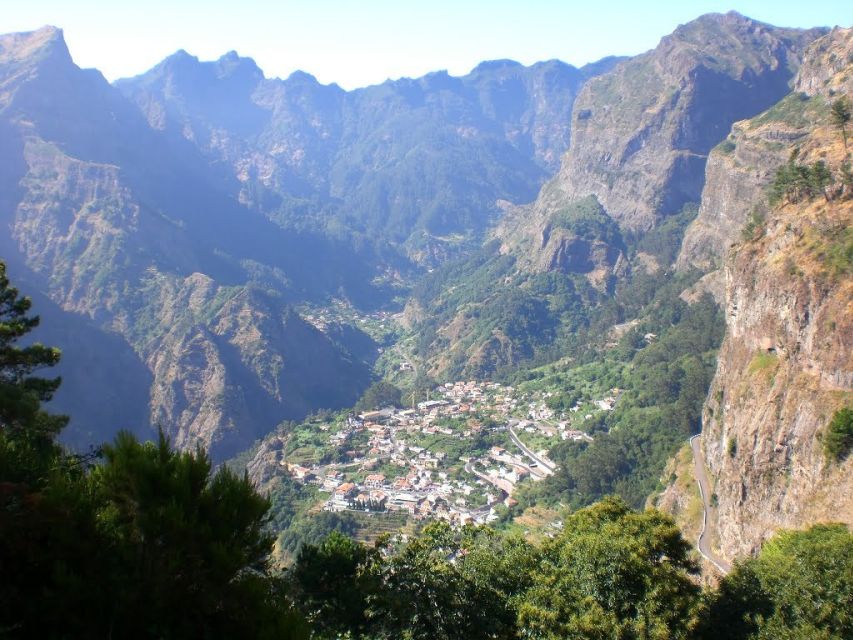 Funchal: Eira do Serrado Nun´s Valley viewpoint tuk tuk Tour - Câmara de Lobos area and the early viewpoint previews