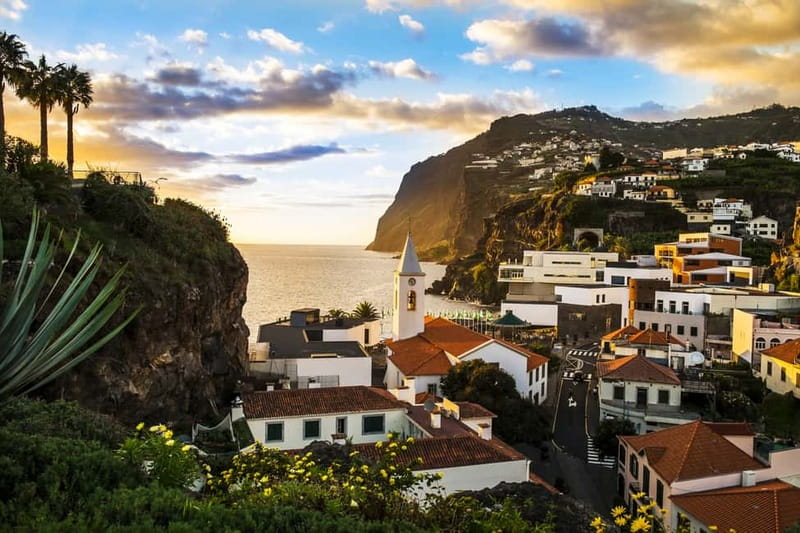 Funchal:Hop-on Hop-off Bus & Whale & Dolphin boat Excursion - Audio guide in nine languages and how to get the most from it