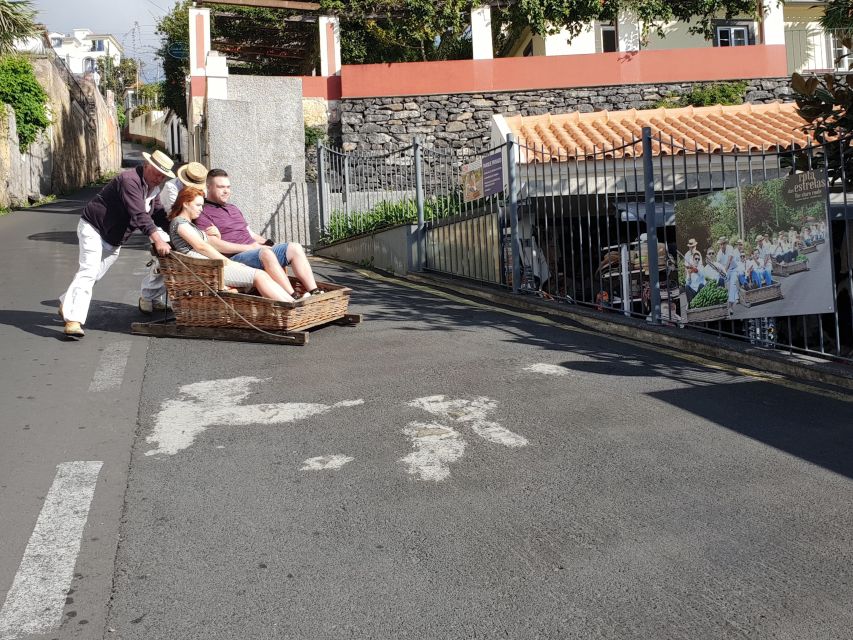 Funchal: Monte Toboggan and Old Town Tour by Tuk-Tuk - Farmers’ Market and Zona Velha Passes, Seeing the Local Side