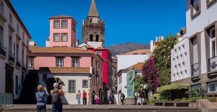 Funchal: Old Town Walking Tour - Farmers’ Market on your route, then medieval Santa Maria Street
