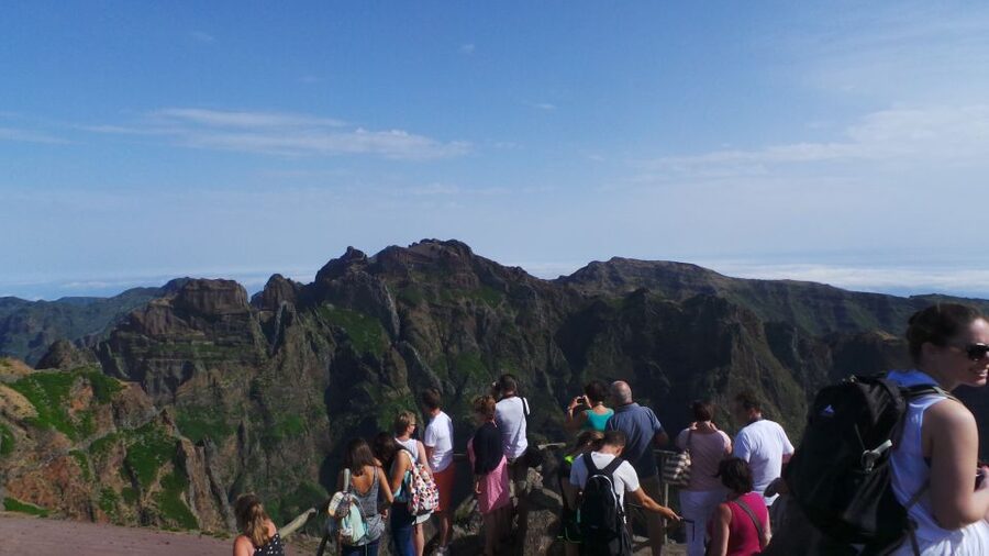 Funchal: Pico Arieiro, Cristo Rei and Dolphins Watching - Morning in Funchal: Miradouro stops and the road up to Pico do Arieiro