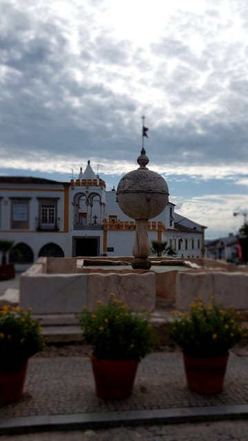 Golden Era of Évora walking & the portuguese wine tasting. - Walking from Praça do Giraldo through 2,000 years of Évora