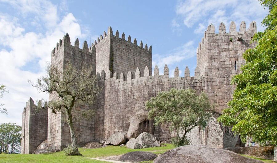 Guimarães: Castle of Guimarães Entry Ticket - Your walk route: keep, battlements, and the São Miguel chapel