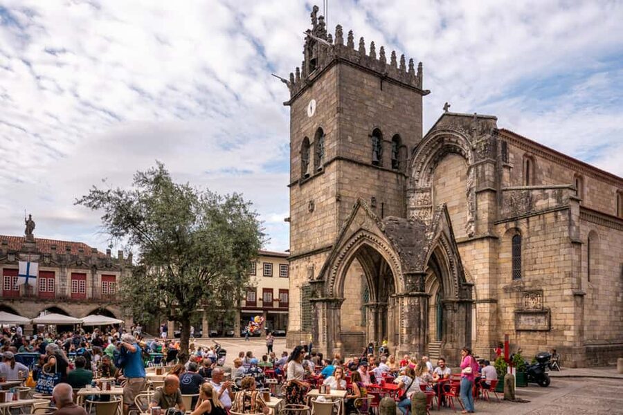Guimarães: Private Flexible Walking Tour in Historic Center - Why Guimarães feels tailor-made for a self-guided walk