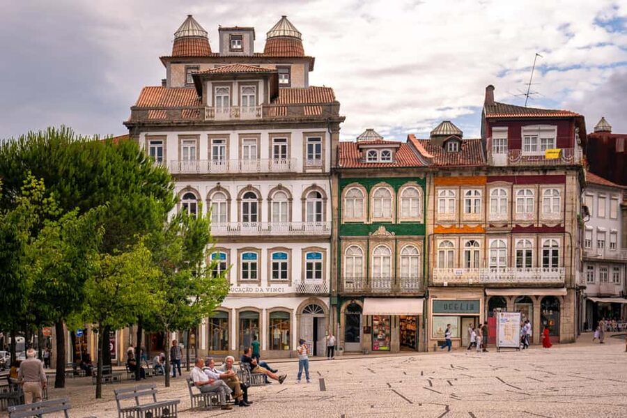 Guimarães: Private Flexible Walking Tour in Historic Center - Toural Square and the market streets: Dom João II, Doutor Bento Cardoso, and Camões