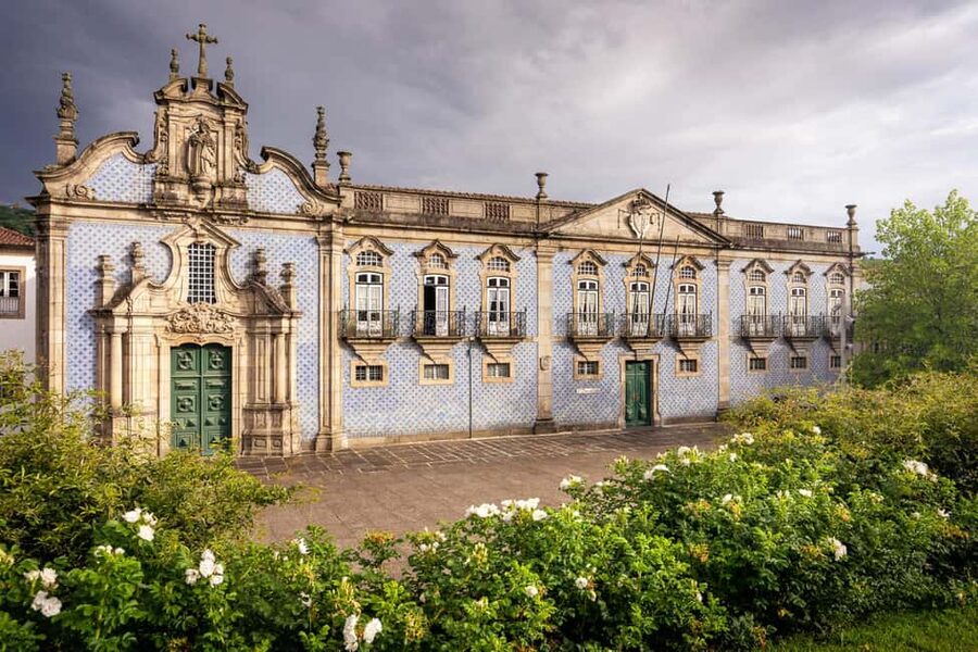 Guimarães: Private Flexible Walking Tour in Historic Center - São Francisco complex and medieval leather tanks: when daily trade becomes history