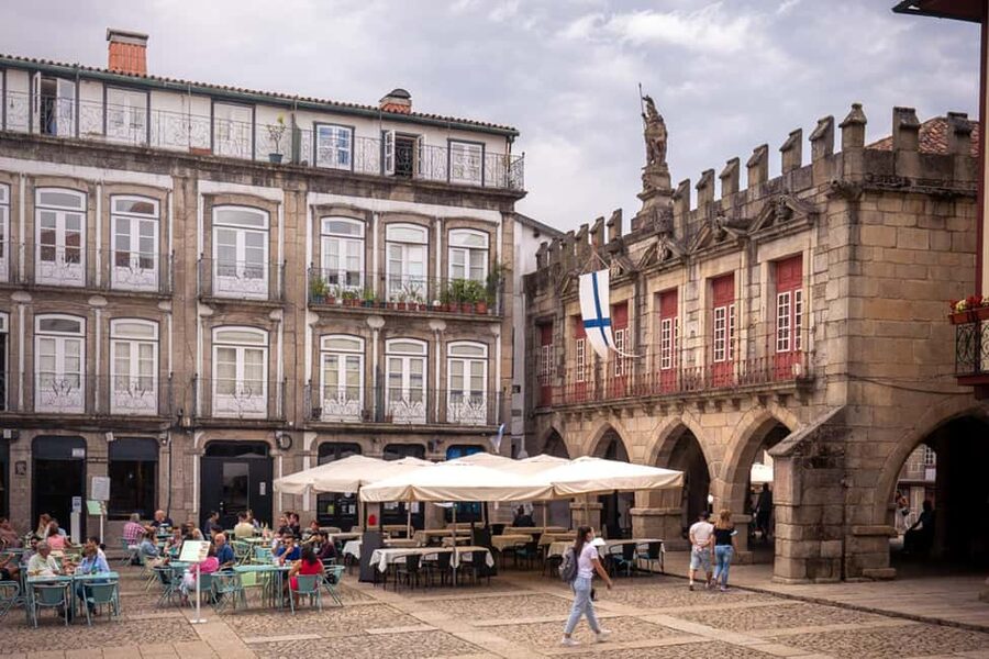 Guimarães: Private Flexible Walking Tour in Historic Center - Getting started at Campo de São Mamede, behind the Castle