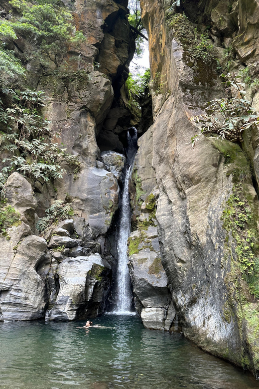 Half-Day - Lagoa do Fogo - Ponta Delgada Pickup and the Small Group Vibe