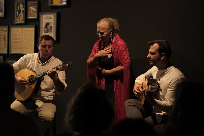 Ideal Clube de Fado - Stepping into a small, vintage listening room in Porto