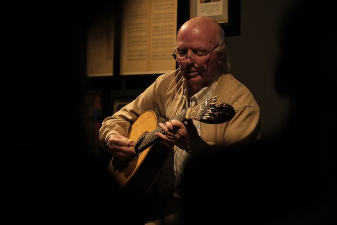 Ideal Clube de Fado - Who should book this Fado night, and who should think twice