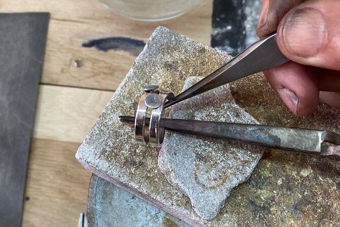 Jewellery Workshop in Albufeira - One-on-One Help in a Group of Five
