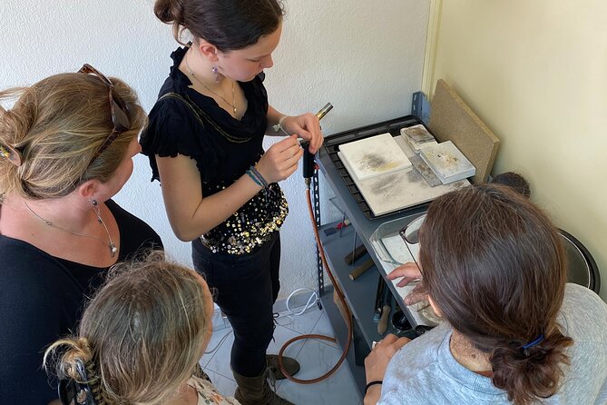 Jewellery Workshop in Albufeira - Getting There: The Centro Comercial Cerro Novo Meeting Point