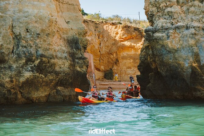 Kayak tour in Lagos to visit the caves. - Key highlights that make this kayak tour work