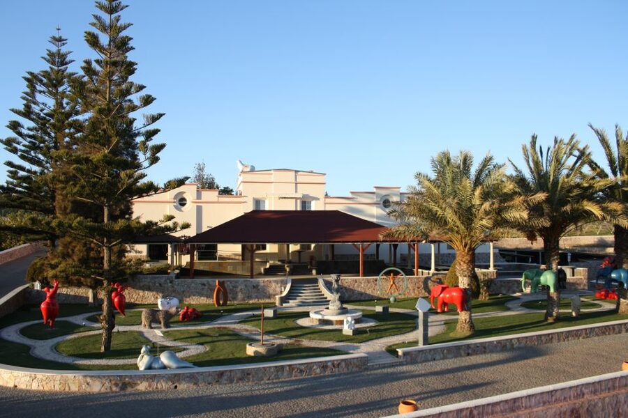 Lagoa: Guided Winery Tour and Local Wine Tasting - Quinta dos Vales in Lagoa: Art, Wine, and a Real Winery Setting