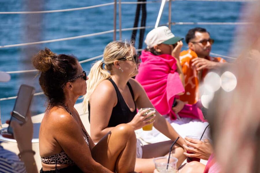 Lagos: Brunch and Benagil Caves - The onboard setup on the Espírito Oceânico catamaran