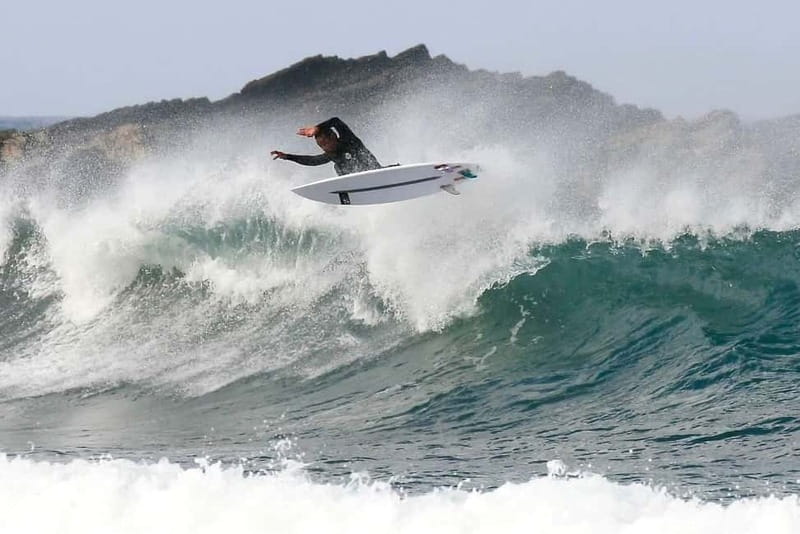 Lagos: Group Surf Lessons For All Levels - The 4.5-hour timeline, with real water time built in