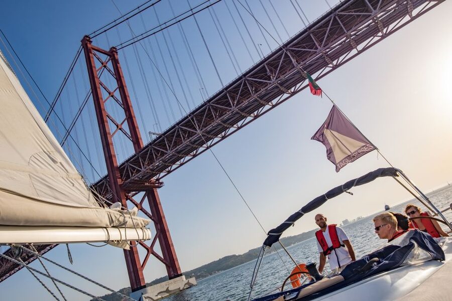 Lisbon: 1 or 2-Hour Cruise along the Tagus River - Comfort and Practicalities: What to Bring, What to Wear