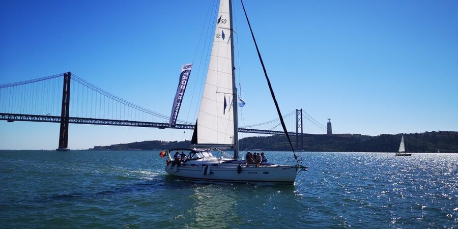 Lisbon: 2-Hour Sailing Yacht Cruise & Guided Tour w/2 drinks - Live guide on board in English, French, Portuguese, or Spanish