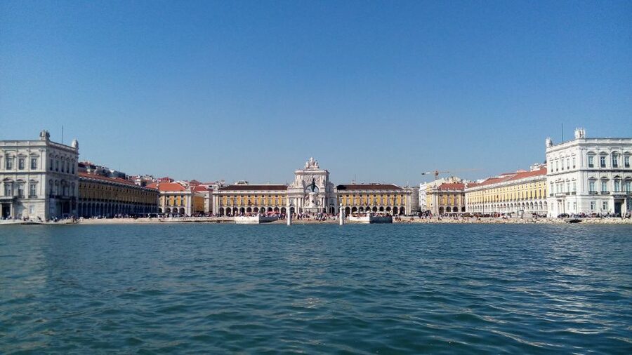 Lisbon: 2-Hour Sailing Yacht Cruise & Guided Tour w/2 drinks - Where the tour starts at Doca de Belém (and how not to miss it)