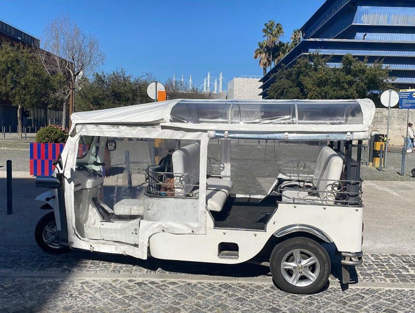 Lisbon:2-hour sightseeing TukTuk Tour with free Pickup - How the guides make it worth the money