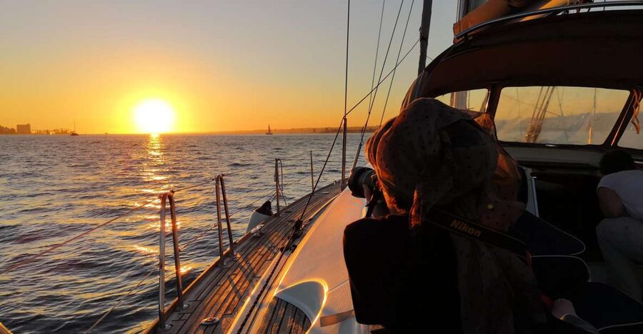 Lisbon: 2-Hour Sunset Sailing Tour on Luxury Sailing Yacht - São Jorge Castle: the 20-minute stop that adds meaning