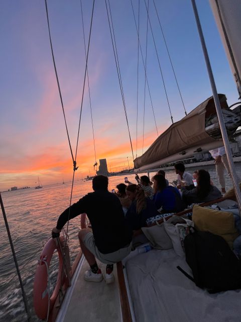 Lisbon: 2H Sunset Boat Cruise Tour with Drinks - Food and drink flow: why it works as a pre-dinner plan