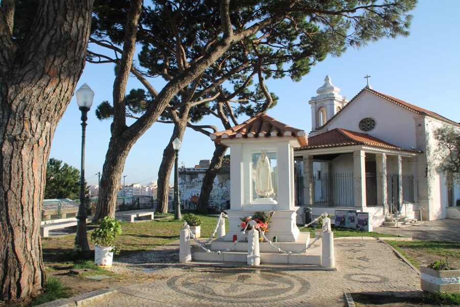 Lisbon: 3-Hour Sightseeing Tuk-Tuk Tour with Free Pickup - Food Stops and Local Tips: What Your Guide Can Add Beyond the Ride