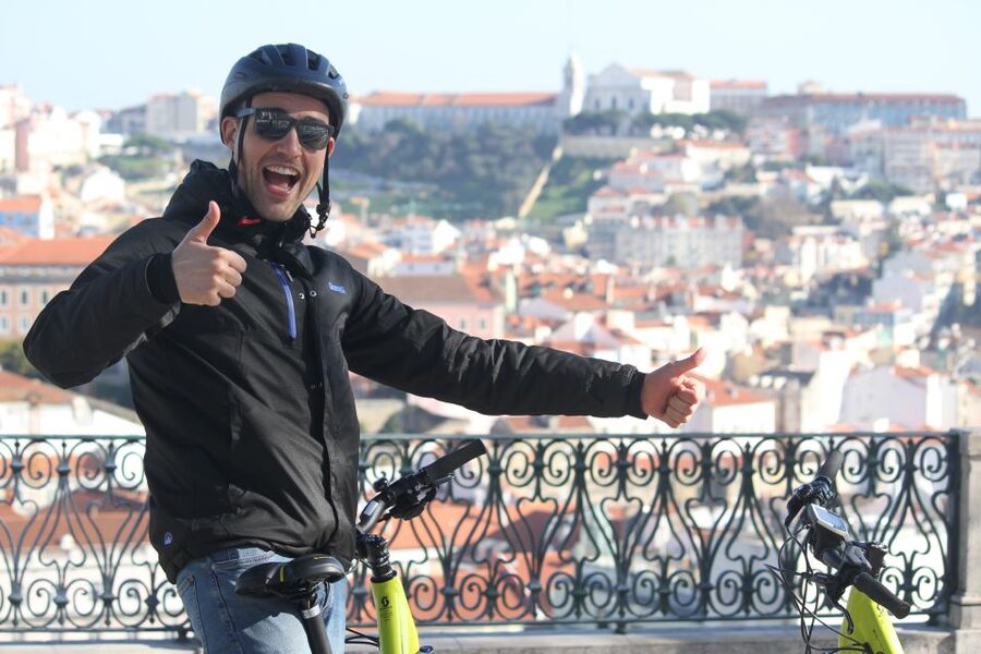 Lisbon: 3-Hour Tour by E-Bike - Castelo de São Jorge area and Portas do Sol: the view that earns its hype