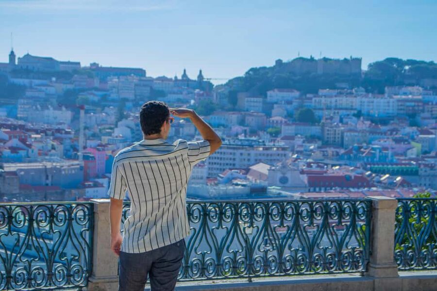 Lisbon: 3-hour tour in German to all viewpoints with a local guide - Alfama begins the story: Santa Luzia and Portas do Sol