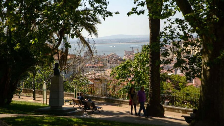 Lisbon: 3-hour tour in German to all viewpoints with a local guide - Penha de França and Jardim do Torel: where you see more and wait less
