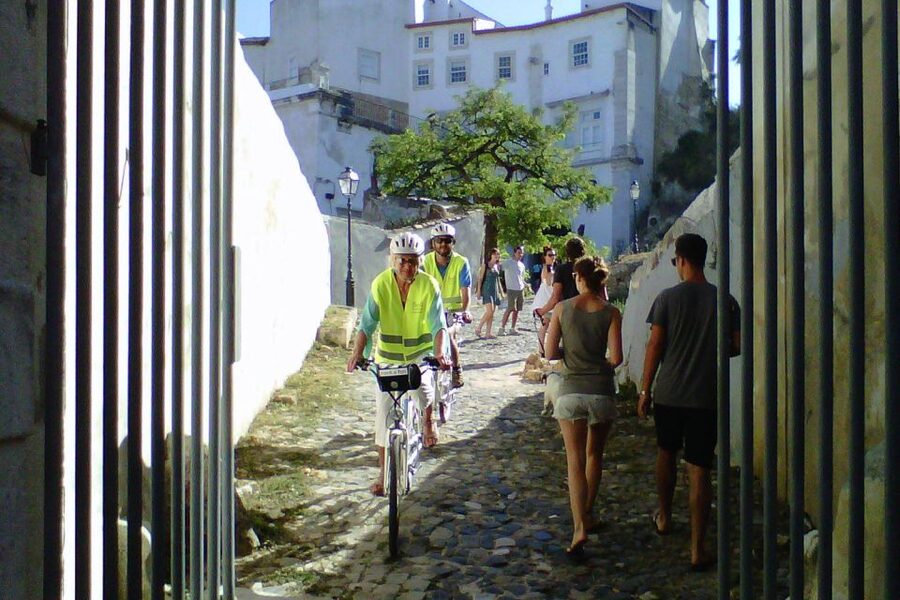 Lisbon: 7 Hills Half-Day Electric Bike Tour - São Vicente de Fora and the Old-City Atmosphere Shift