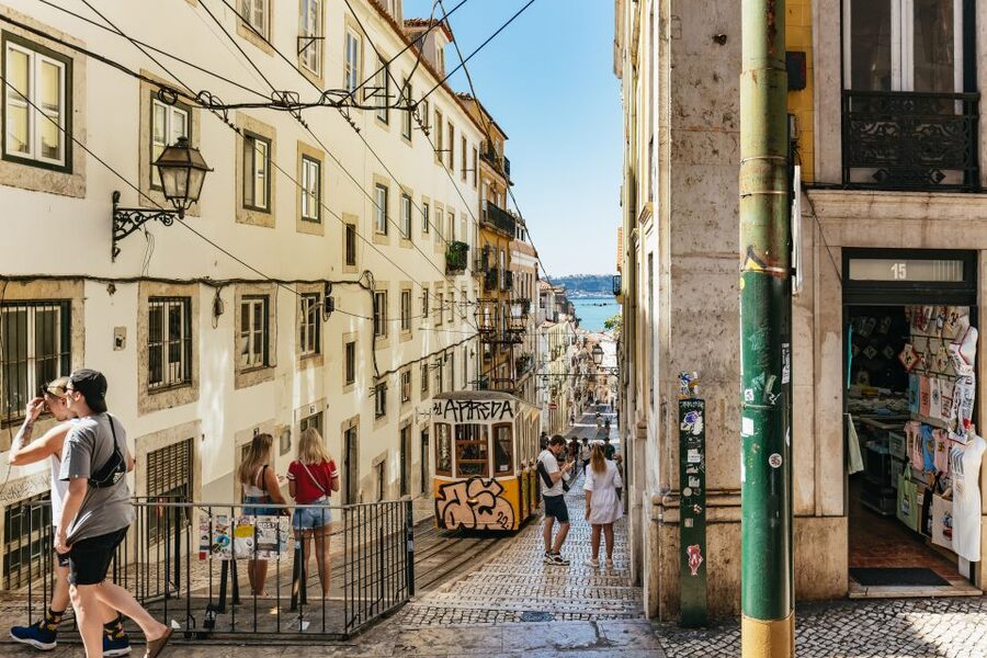 Lisbon: 72/96-Hour Hop-On Hop-Off Bus, Tram & Boat Ticket - Yellow Boat cruise on the Tagus, a calmer Lisbon view