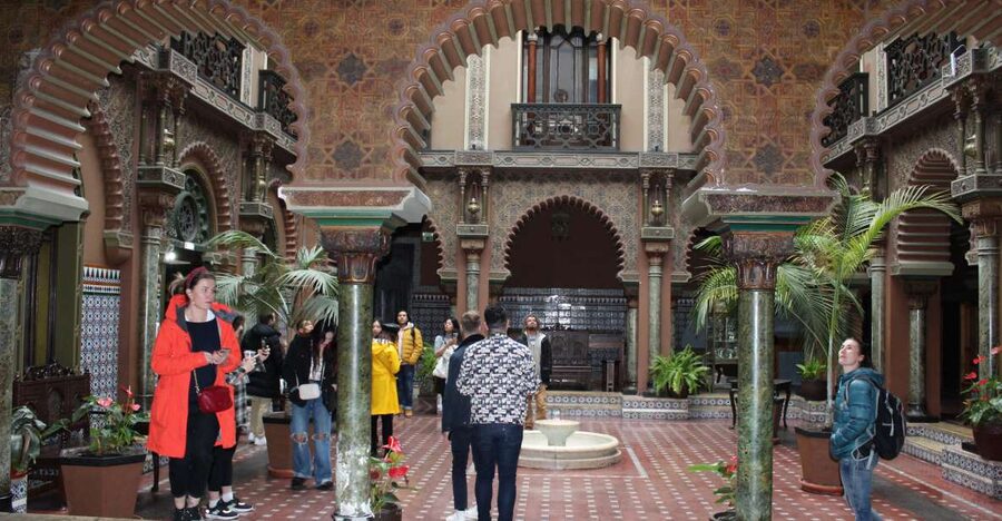 Lisbon: African History and Heritage Walking Tour - Meeting at A Padaria Portuguesa, then setting a steady pace