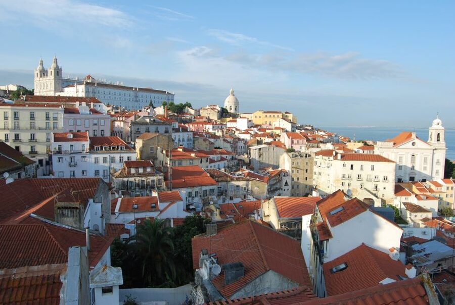 Lisbon: Alfama and São Jorge Castle Quarters Walking Tour - Portas do Sol for panoramic views that feel earned