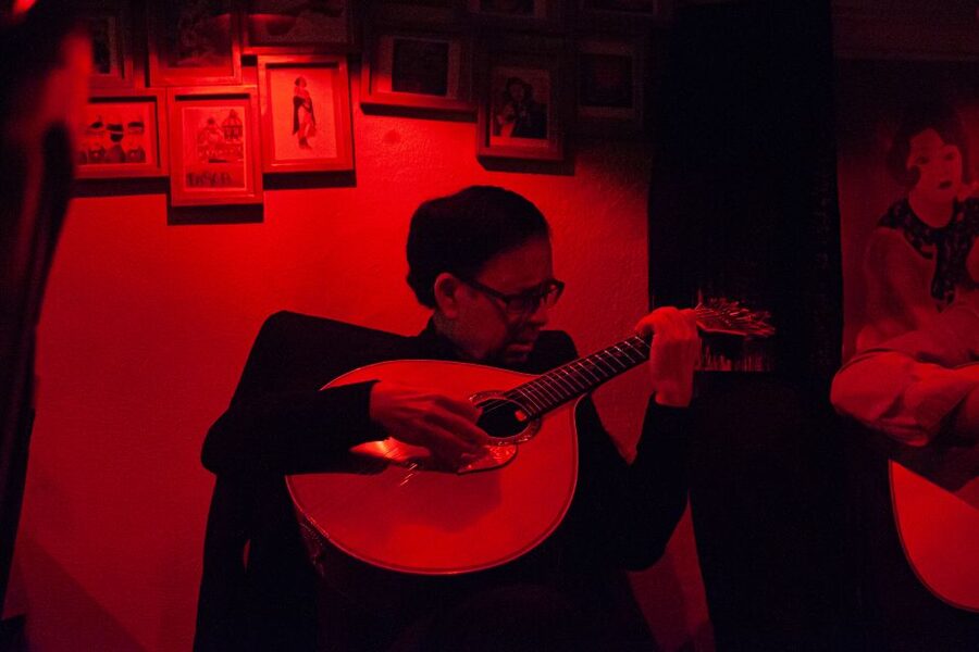 Lisbon: Alfama Tour and Live Fado with Traditional Dinner - Into Mouraria: the 1-hour walk where the city shows its age