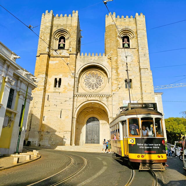 Lisbon: Alfama tour by tuktuk private, up to 90 min - Pink Street and Commerce Square: easy photos, big-city energy