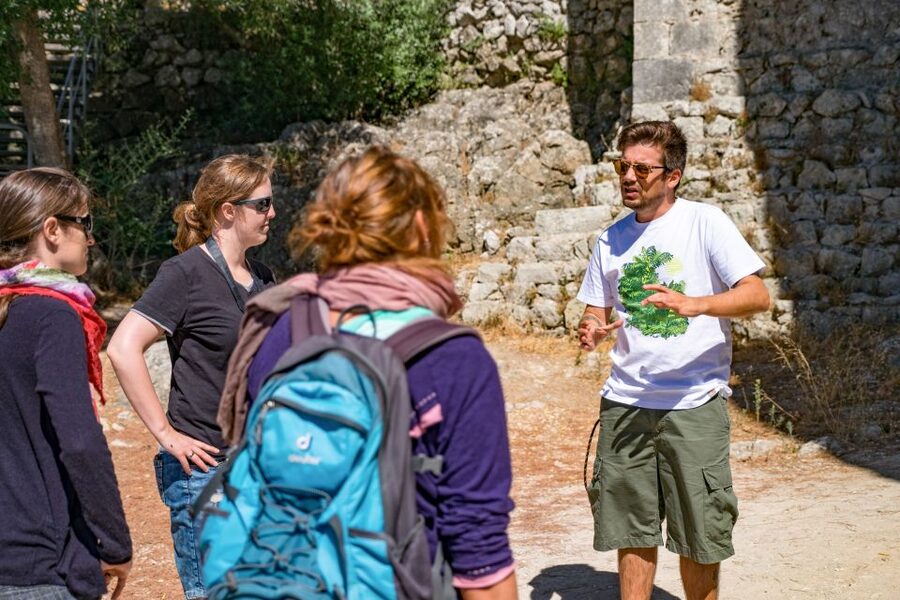 Lisbon: Arrábida Natural Park and Sesimbra Day Trip - St. Margareth’s Cave and Portinho da Arrábida harbor