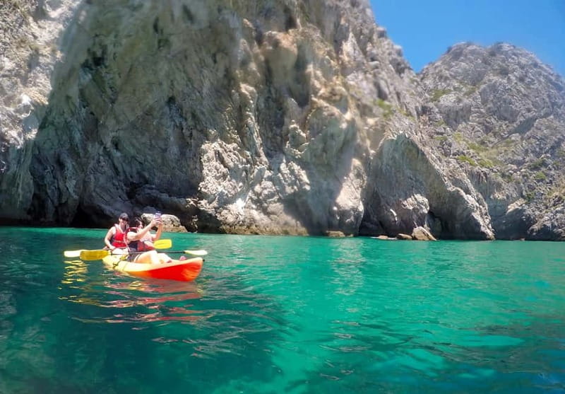 Lisbon: Arrabida Park Kayak Tour with Beach Picnic - Kayaks, safety, and how beginner-friendly this really is