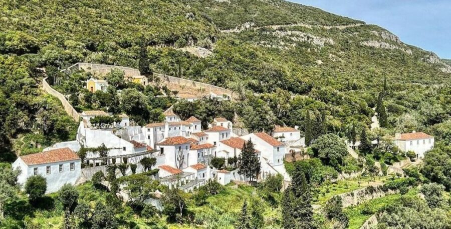 Lisbon: Arrábida & Sesimbra w/ Palmela Castle & Wine Tasting - Castelo de Palmela: photo stops with real walking time