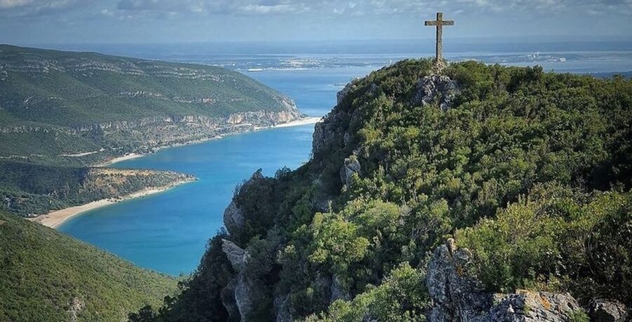 Lisbon: Arrábida & Sesimbra w/ Palmela Castle & Wine Tasting - Crossing Lisbon in stages: the Vasco da Gama Bridge start