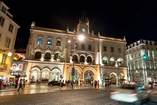 Lisbon: Authentic Fado Show, Dinner and Night Tour - Live Fado show in Alfama: what to watch, even if you do not speak Portuguese