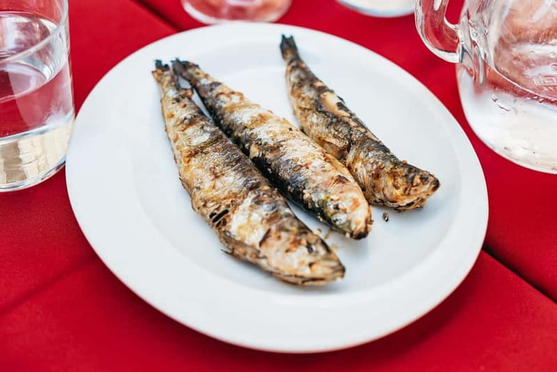 Lisbon: Baixa District Food Tour with Dinner and Drinks - Baixa District, flat streets, and why this food route works