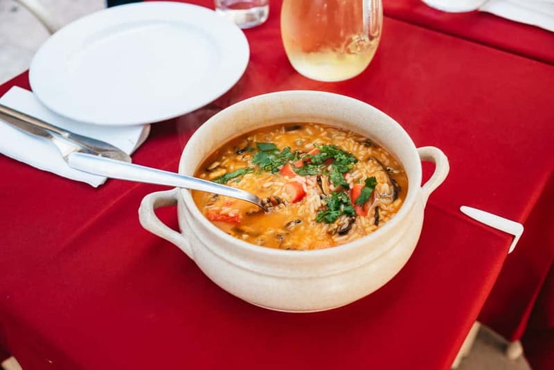 Lisbon: Baixa District Food Tour with Dinner and Drinks - Guides who run the show: why the names matter